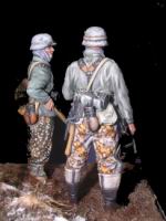 SO35030_Waffen SS Prussia 1945 (2 fig)3.jpg